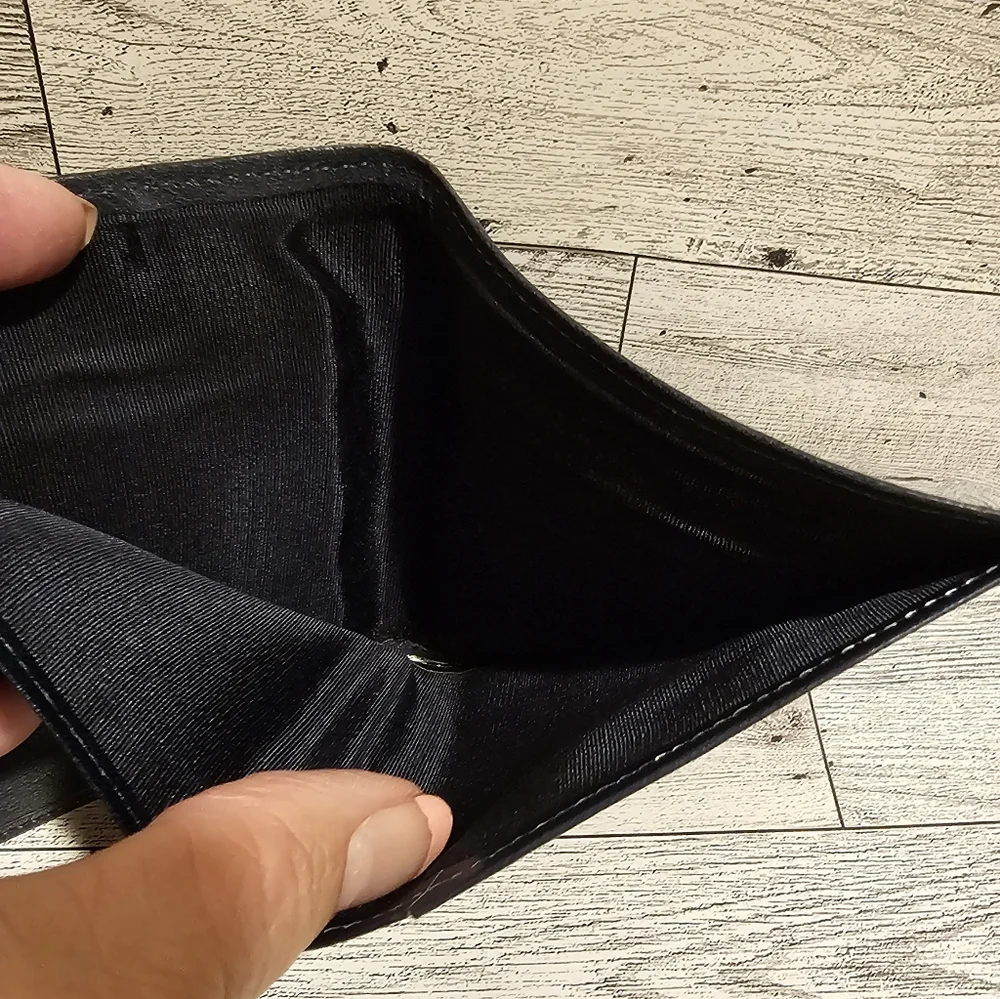 Gucci bi fold wallet rare EUC - Picture 9 of 10